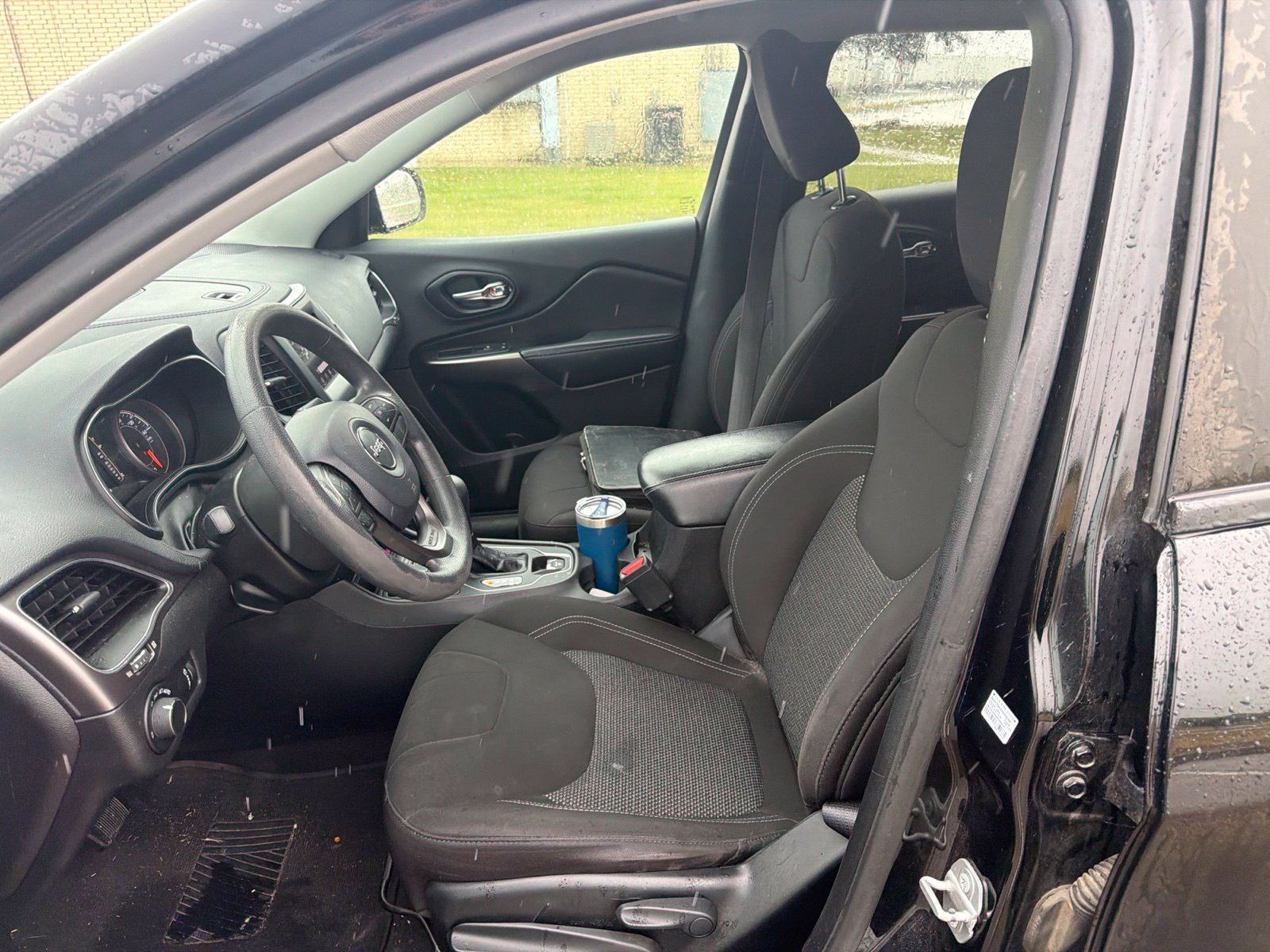 Used 2020 Jeep Cherokee Latitude FWD image 7