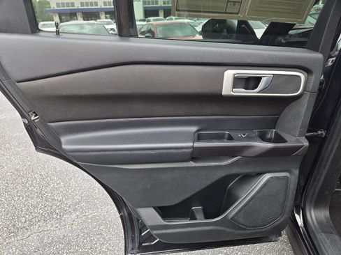 Used 2020 Ford Explorer XLT RWD image 14
