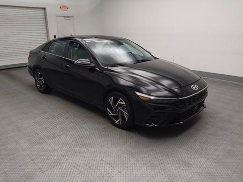 Used 2024 Hyundai Elantra Limited FWD image 11