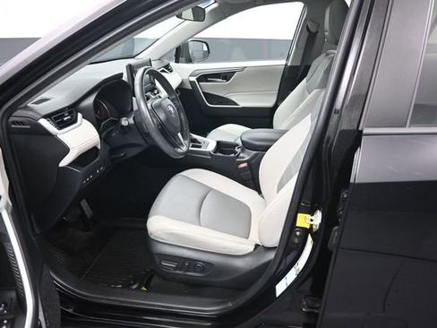 Used 2019 Toyota RAV4 XLE Premium w/ Cold Weather Package AWD/4WD image 9
