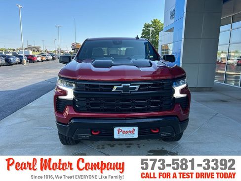 Used 2025 Chevrolet Silverado 1500 LT Trail Boss w/ Convenience Package II AWD/4WD image 2