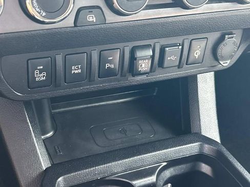Used 2021 Toyota Tacoma TRD Off-Road w/ Technology Package AWD/4WD image 27