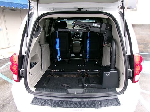 Used 2017 Dodge Grand Caravan SXT image 12