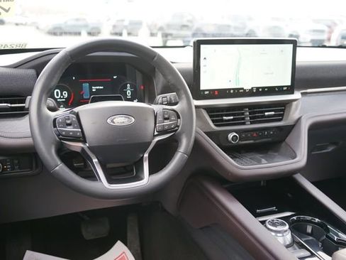 Certified 2025 Ford Explorer Platinum w/ LUX Leather Package image 11