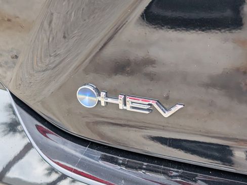 Used 2025 Toyota Camry LE w/ Convenience Package image 15