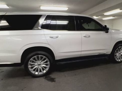 Used 2023 Cadillac Escalade Premium Luxury AWD/4WD image 9
