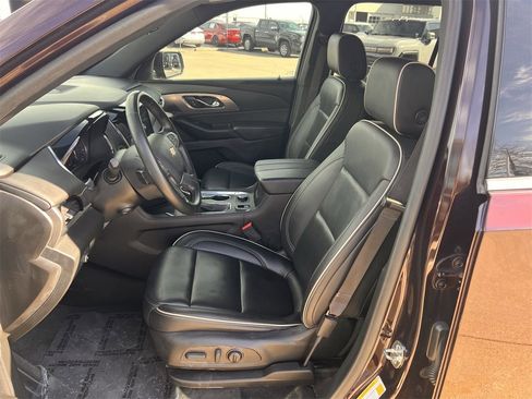 Used 2023 Chevrolet Traverse Premier image 23