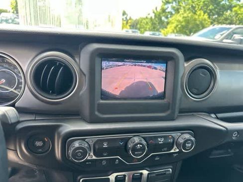 Used 2022 Jeep Wrangler Sport AWD/4WD image 9