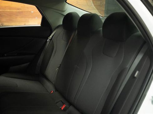 Used 2025 Hyundai Elantra SE FWD image 11