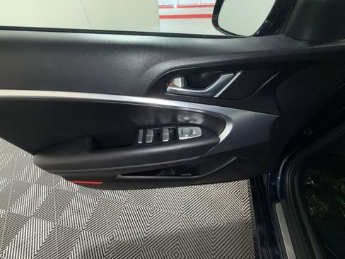 Used 2023 Genesis G70 2.0T image 15