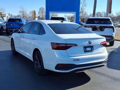 Used 2022 Volkswagen Jetta SE w/ Panoramic Sunroof Package image 4