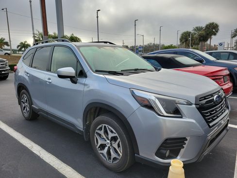 Used 2023 Subaru Forester Premium image 2