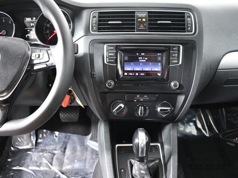 Used 2017 Volkswagen Jetta S image 15