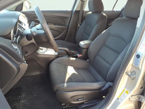 Used 2016 Chevrolet Cruze LT FWD image 8
