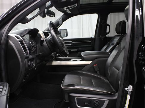 Used 2019 RAM 1500 Laramie AWD/4WD image 15
