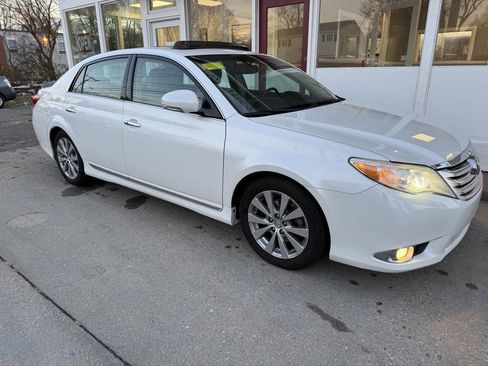 Used 2011 Toyota Avalon Limited image 39