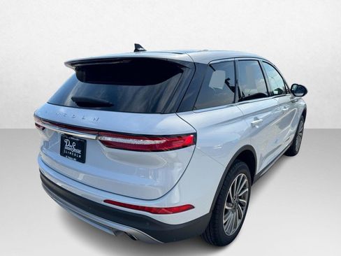 Used 2025 Lincoln Corsair Reserve w/ Rear Removable Package Tray image 5