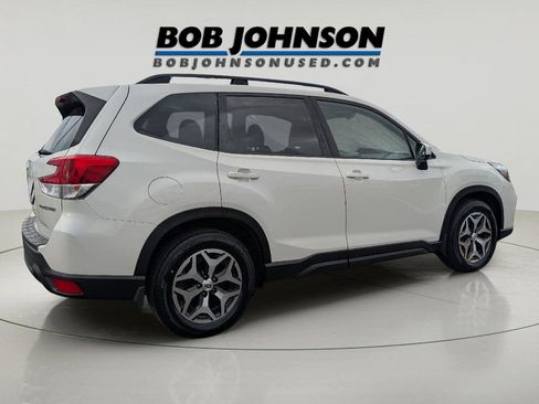 Used 2019 Subaru Forester Premium image 2