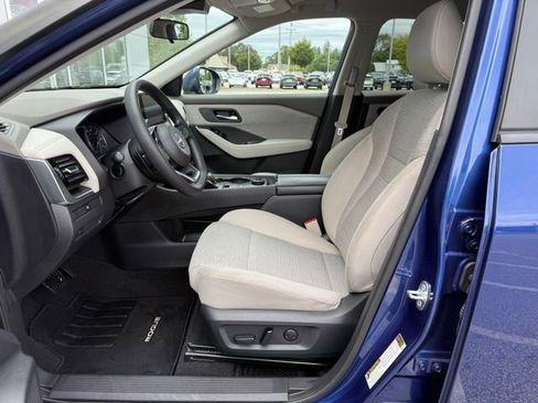 Certified 2022 Nissan Rogue SV image 17