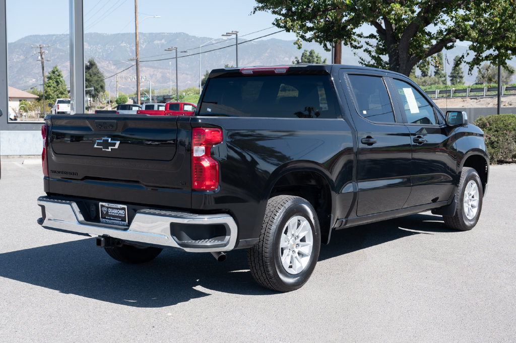 Used 2025 Chevrolet Silverado 1500 LT w/ LPO, Dark Essentials Package RWD image 4
