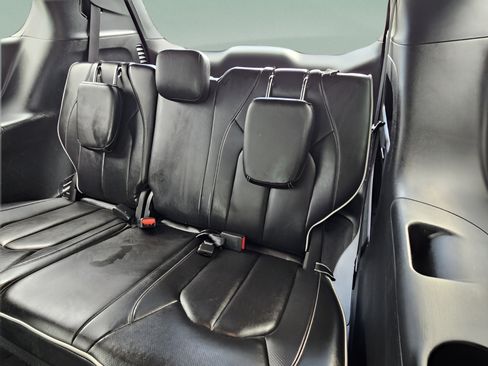Used 2025 Chrysler Pacifica Limited FWD image 9