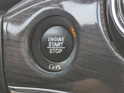 Used 2020 Jeep Grand Cherokee Overland image 26