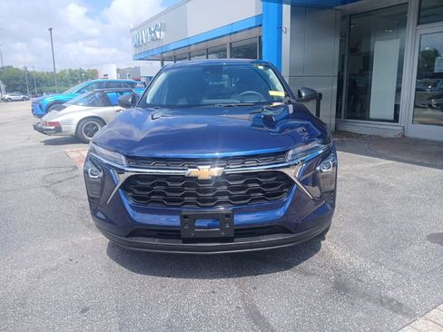 Used 2024 Chevrolet Trax LS FWD image 4