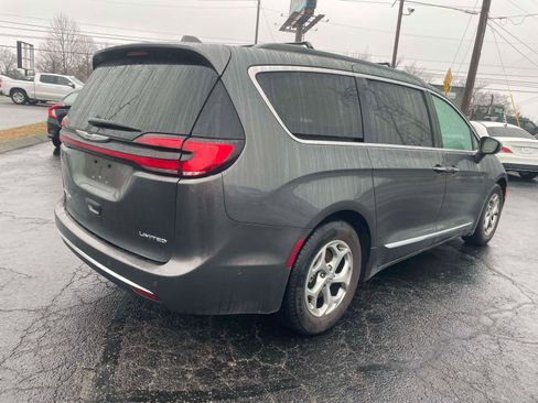 Used 2022 Chrysler Pacifica Limited image 4