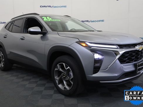 Used 2026 Chevrolet Trax LT FWD image 3