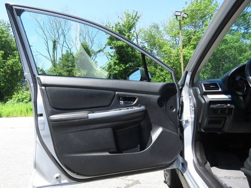 Used 2015 Subaru Crosstrek 2.0i Premium AWD/4WD image 9