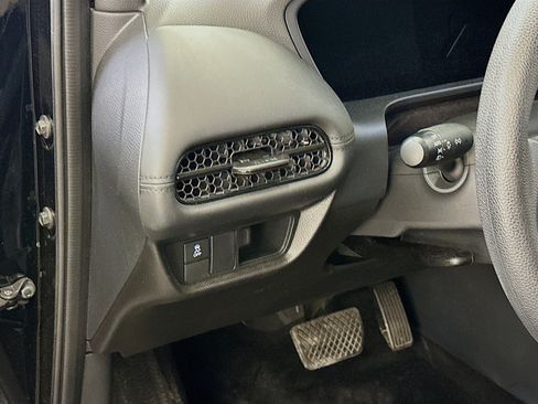 Used 2025 Honda HR-V LX image 17