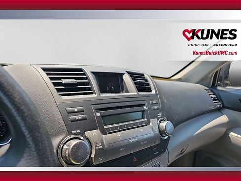 Used 2012 Toyota Highlander 4WD w/ Tow Pkg image 18
