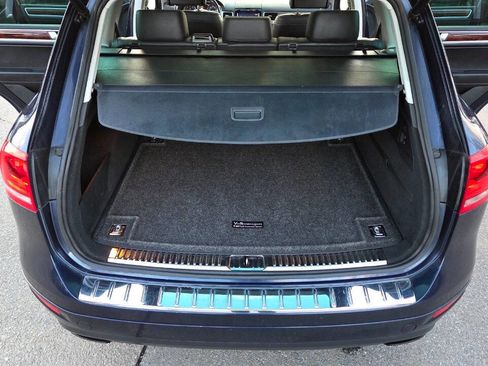 Used 2012 Volkswagen Touareg VR6 image 35