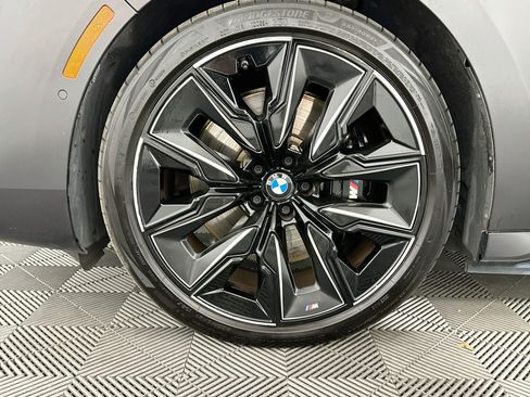 Used 2023 BMW i7 xDrive60 w/ Executive Package 2 AWD/4WD image 36