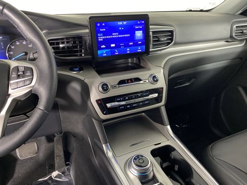 Used 2023 Ford Explorer XLT w/ Equipment Group 202A image 27