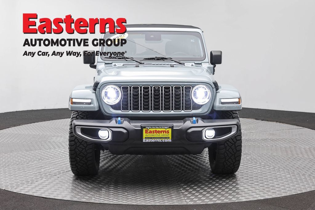 Used 2024 Jeep Wrangler Unlimited Sahara w/ Technology Group AWD/4WD image 2