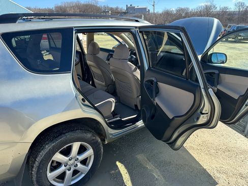Used 2006 Toyota RAV4 Limited image 12