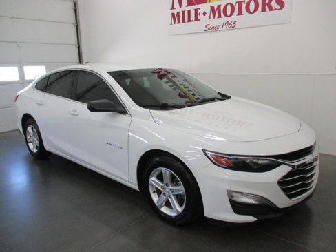 Used 2023 Chevrolet Malibu LS image 1