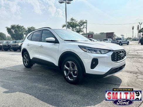 Certified 2025 Ford Escape ST-Line Select AWD/4WD image 3