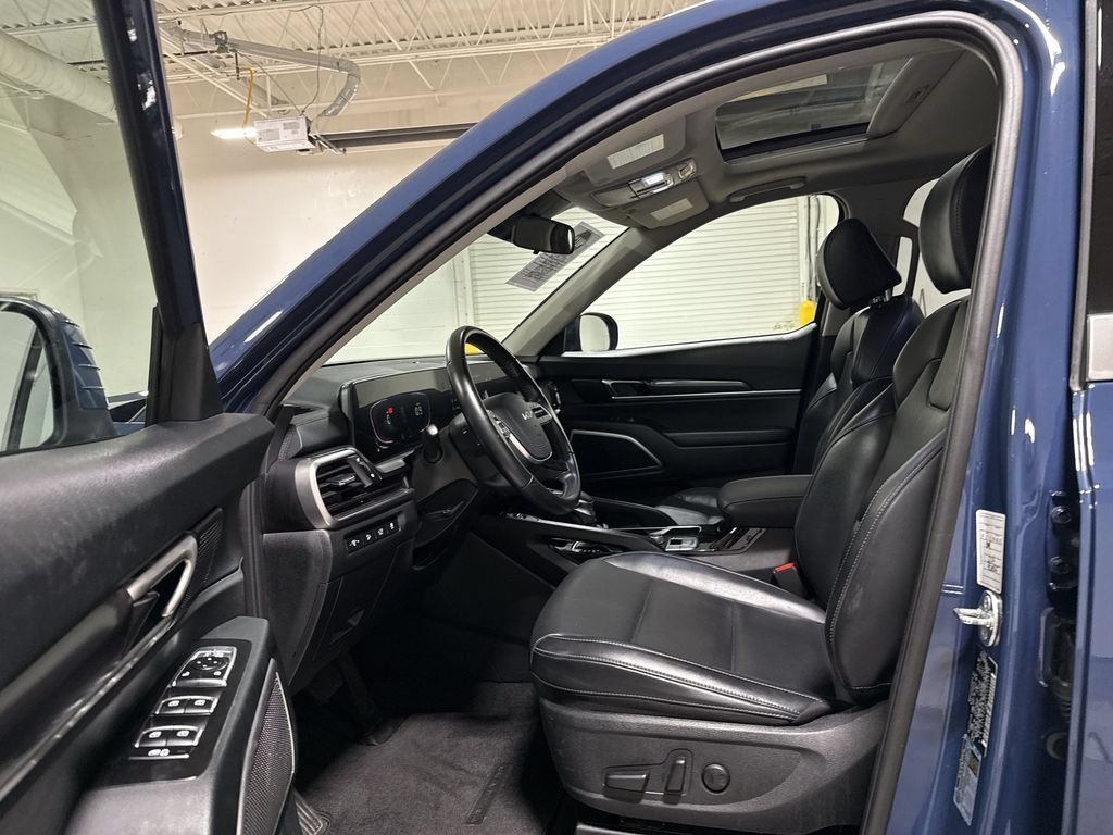 Used 2025 Kia Telluride S AWD/4WD image 21