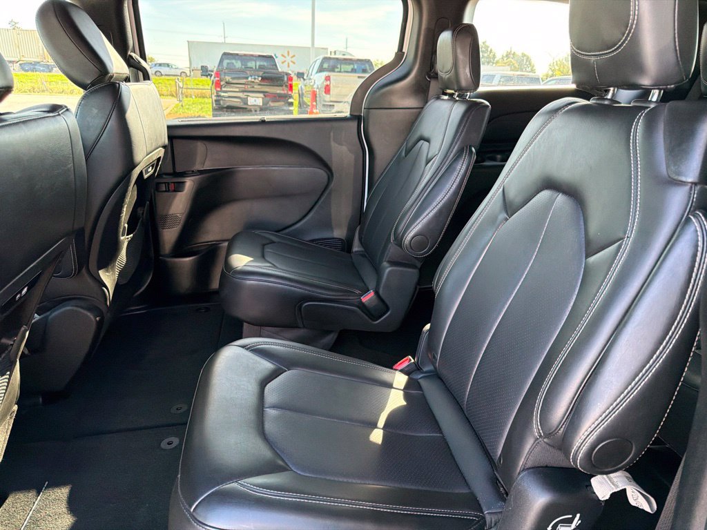 Used 2025 Chrysler Pacifica Select FWD image 17