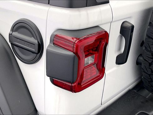 New 2026 Jeep Wrangler Unlimited Rubicon w/ Technology Group AWD/4WD image 16