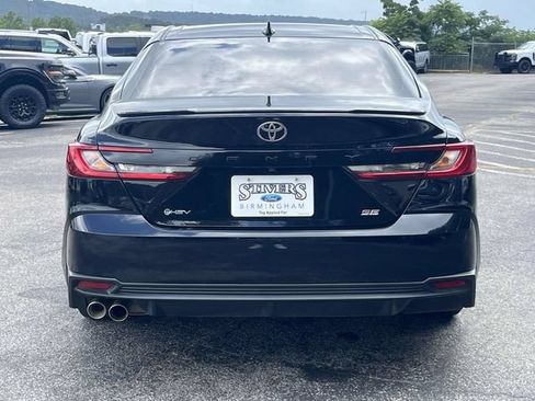 Used 2025 Toyota Camry SE w/ Convenience Package FWD image 5