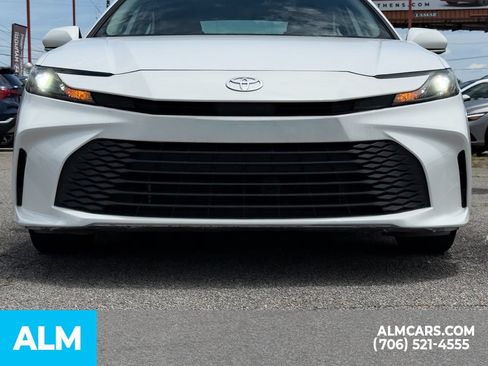 Used 2025 Toyota Camry LE FWD image 5