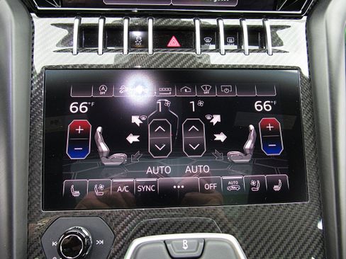 Used 2022 Lamborghini Urus AWD/4WD image 45