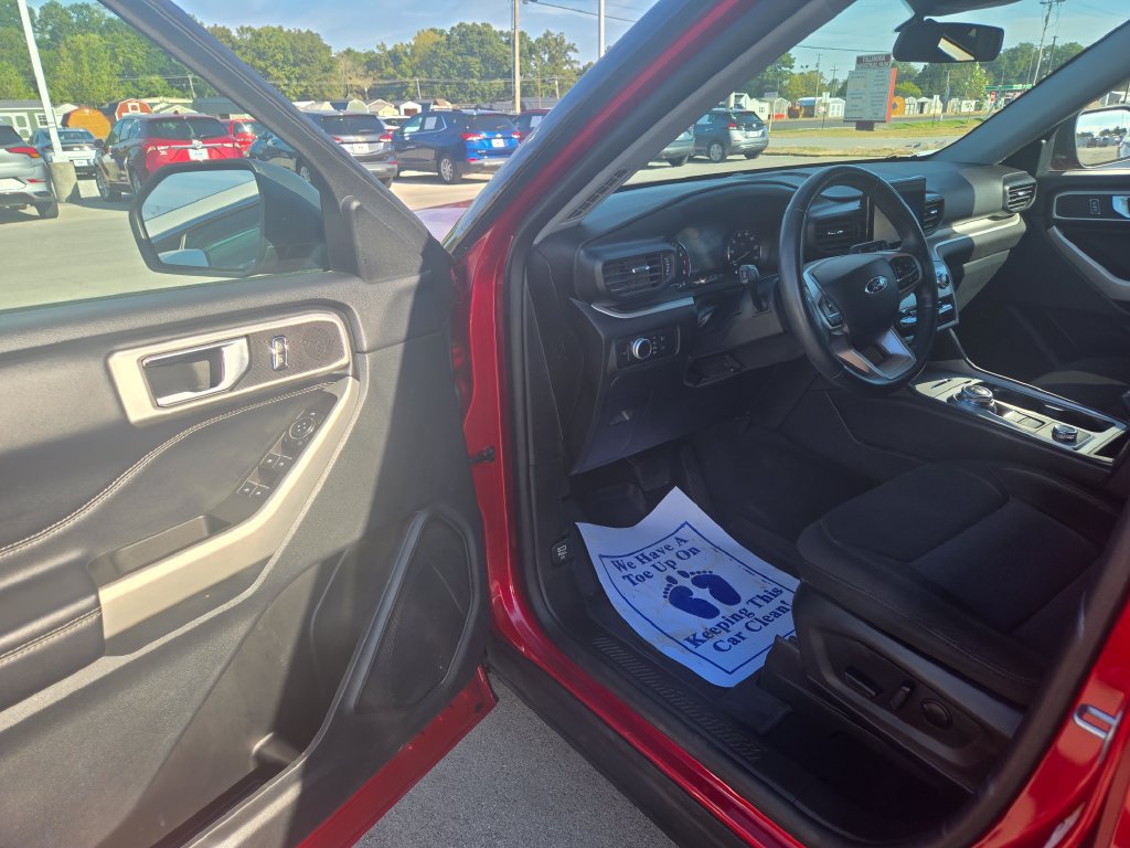 Used 2022 Ford Explorer XLT AWD/4WD image 6