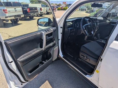 Used 2015 Toyota 4Runner SR5 AWD/4WD image 8