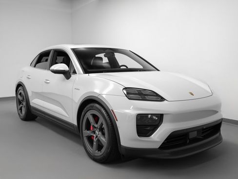 Certified 2025 Porsche Macan 4S Electric AWD/4WD image 10