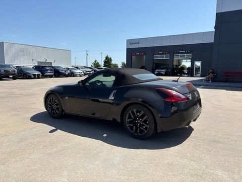 Used 2019 Nissan 370Z Touring RWD image 6