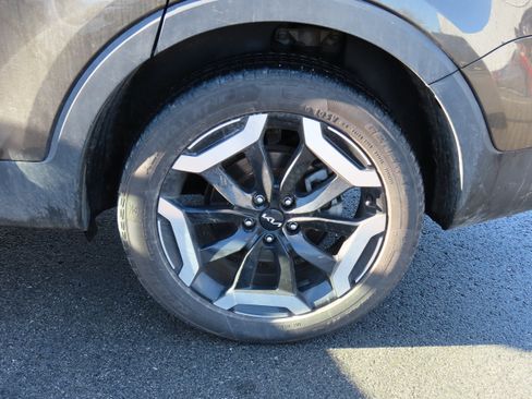 Used 2023 Kia Telluride EX w/ EX Captain's Chair Package image 39